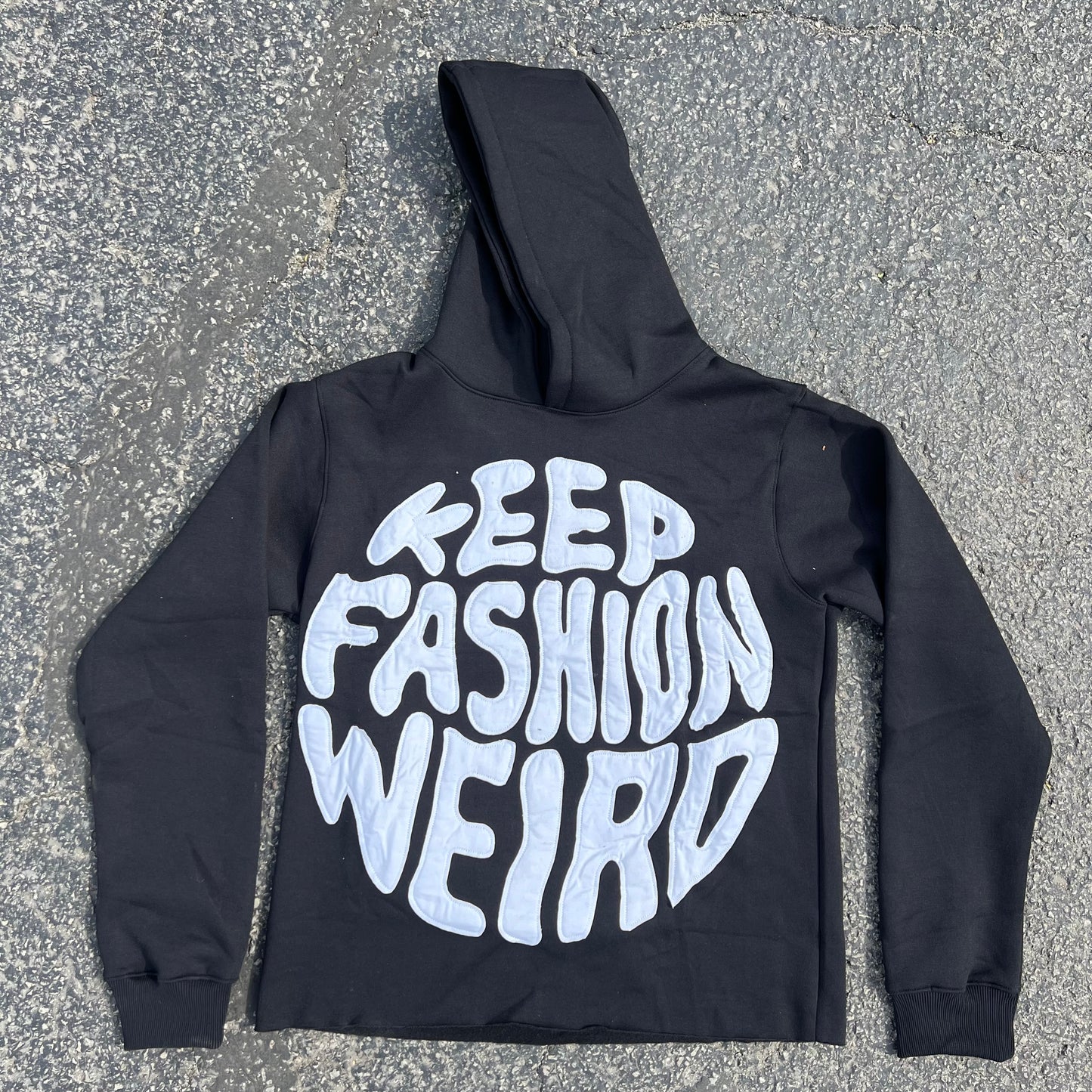 KEEP FASHION WEIRD CROPPED HOODIE-BLACK